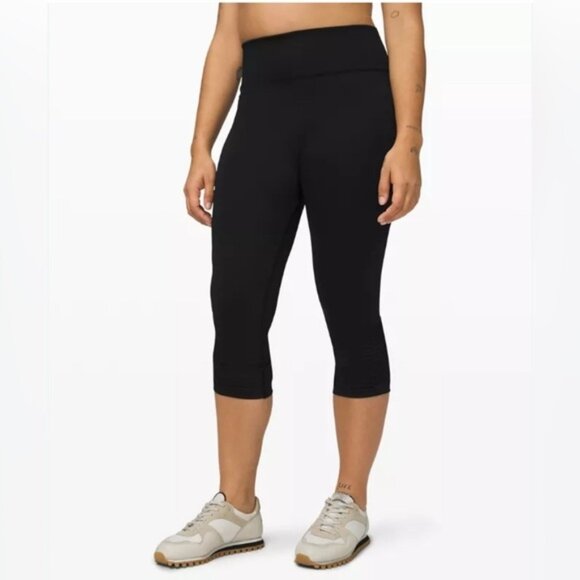 Lululemon Ebb to Street Crop 21inch black leggings size 6 - Picture 2 of 6